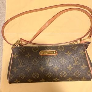 Louis Vuitton eva clutch